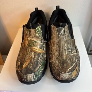 Ozark-trail Real Tree Canvas Low top men's waterproof slip-on Size 7